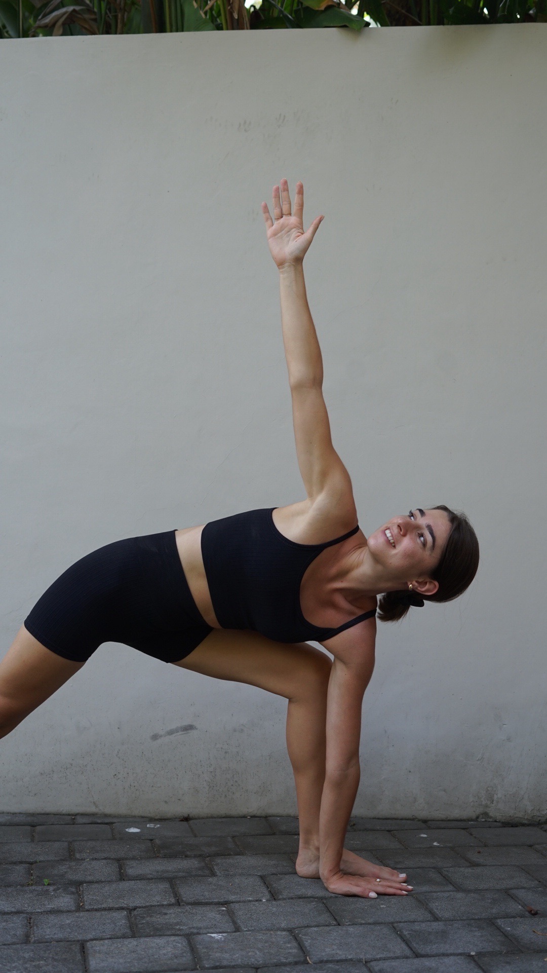 Séance de yoga — visage et corps visibles